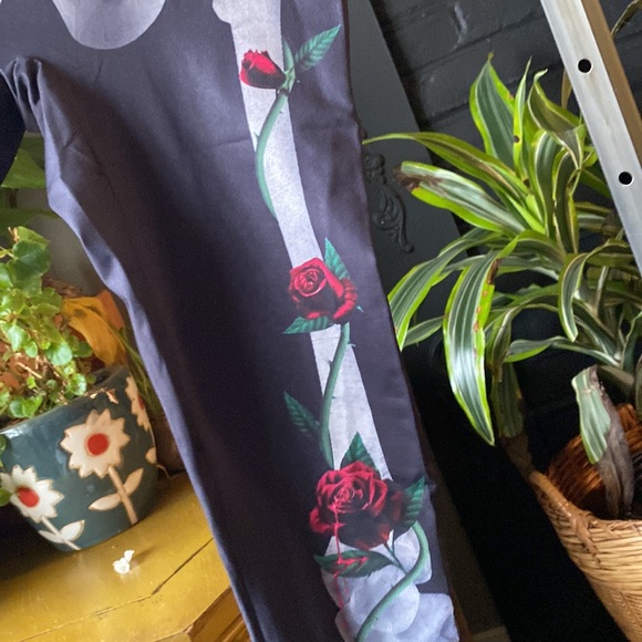 Women’s Small skull Body suit NWOT - Picture 8 of 16